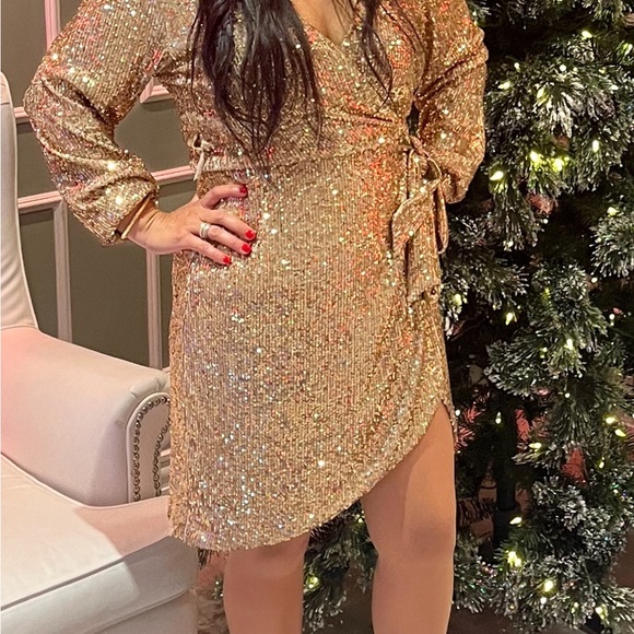 GOLD DRESS - Picture 4 of 12